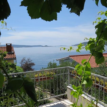 Apartments Lovric - 30 Meters To The Beach Trogir Exterior photo