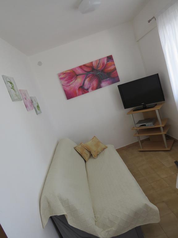 Apartments Lovric - 30 Meters To The Beach Trogir Exterior photo