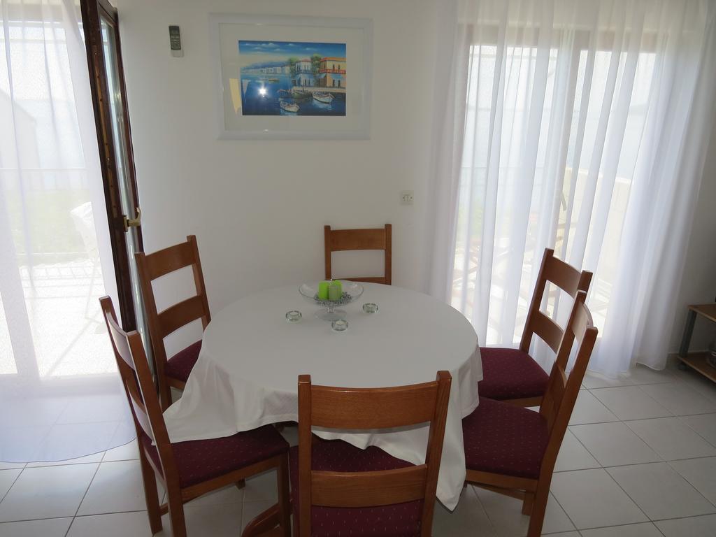 Apartments Lovric - 30 Meters To The Beach Trogir Exterior photo