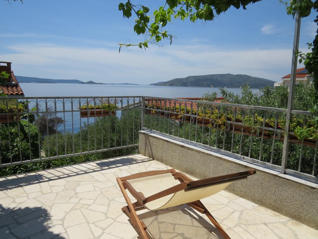 Apartments Lovric - 30 Meters To The Beach Trogir Exterior photo