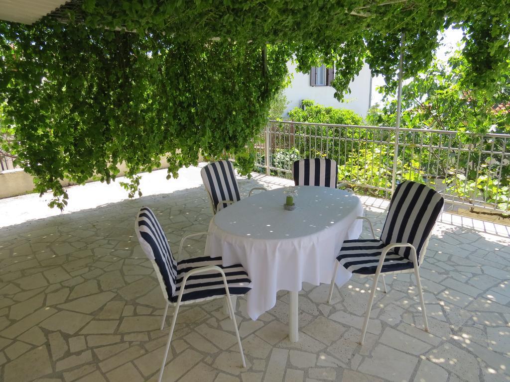 Apartments Lovric - 30 Meters To The Beach Trogir Exterior photo