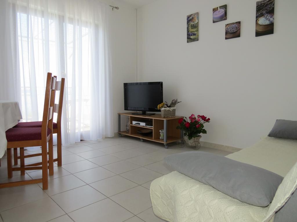 Apartments Lovric - 30 Meters To The Beach Trogir Exterior photo
