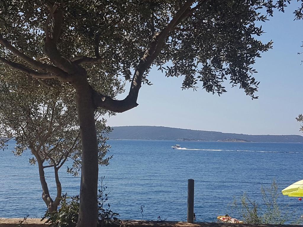 Apartments Lovric - 30 Meters To The Beach Trogir Exterior photo
