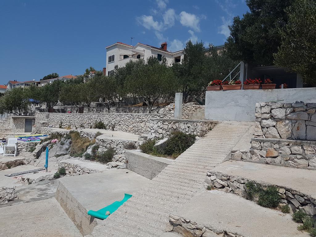Apartments Lovric - 30 Meters To The Beach Trogir Exterior photo