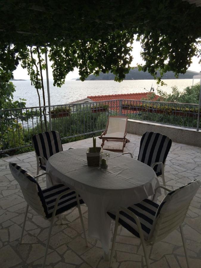 Apartments Lovric - 30 Meters To The Beach Trogir Exterior photo